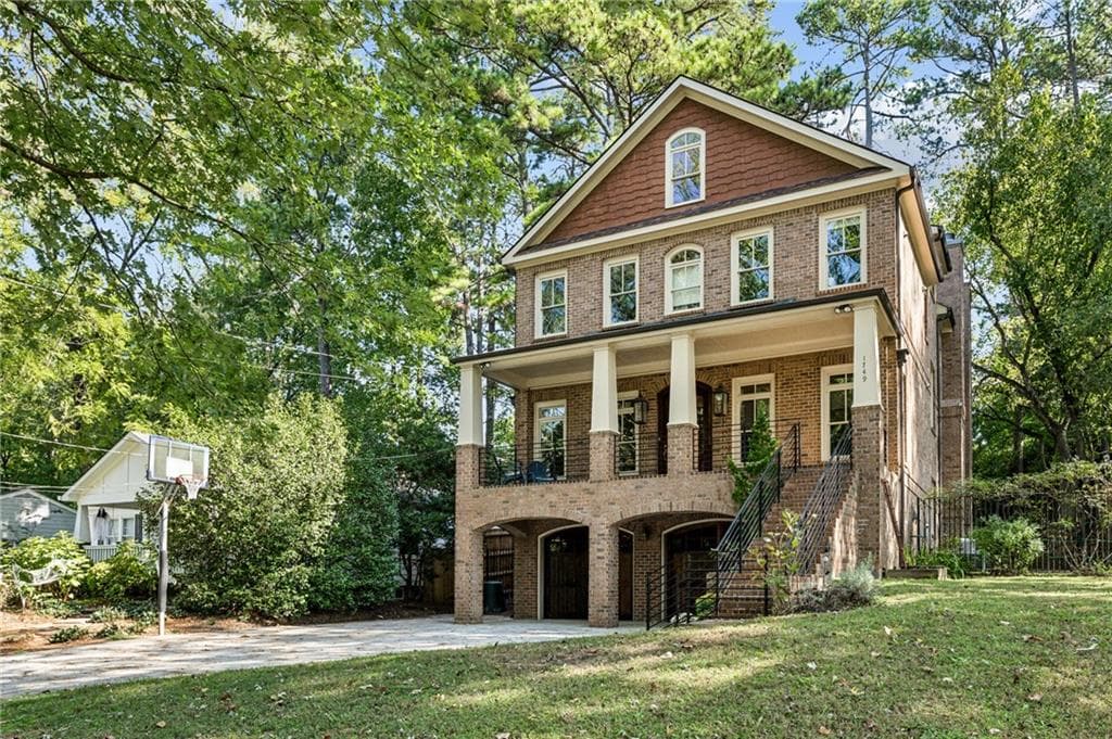 4 bedroom, 5 bathroom, 3,704 sq ft single family residence sold at 1749 Helen Drive, Atlanta, GA 30306