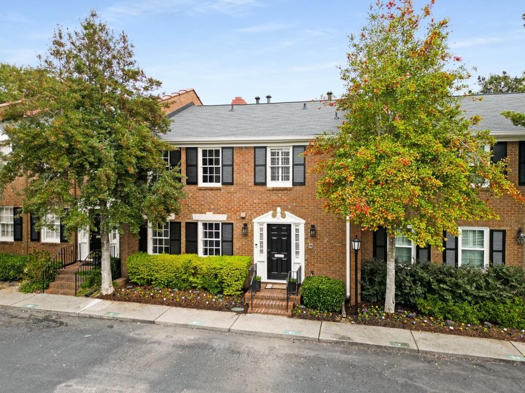 3 bedroom, 3 bathroom, 1,944 sq ft condominium sold at 4620 Wieuca Road 51, Atlanta, GA 30342