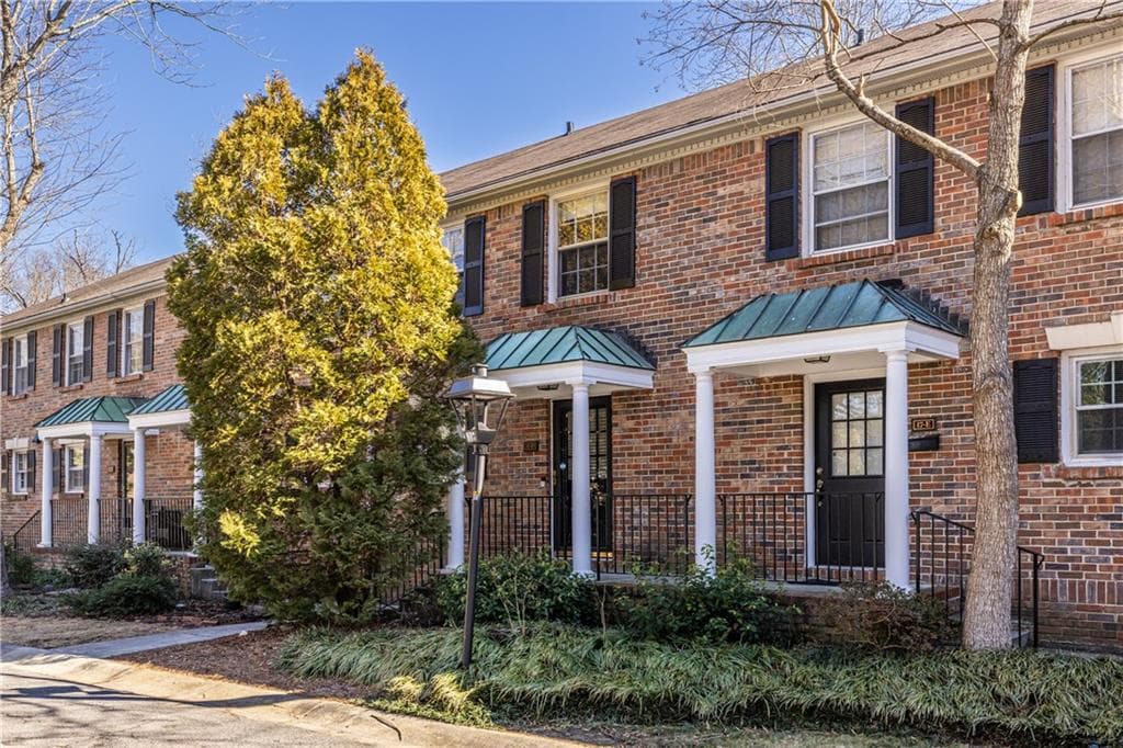 2 bedroom, 2 bathroom, 1,088 sq ft condominium sold at 6700 Roswell Road 17D, Roswell, GA 30328