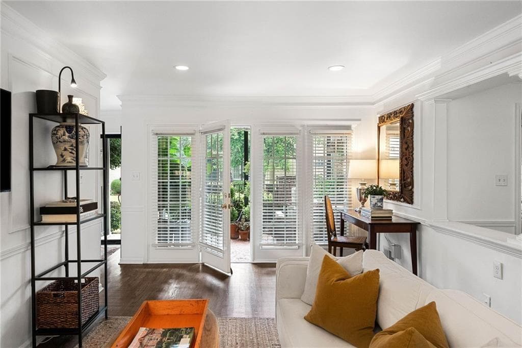 2 bedroom, 1 bathroom, 1,020 sq ft condominium sold at 311 Peachtree Hills Avenue 15C, Atlanta, GA 30305