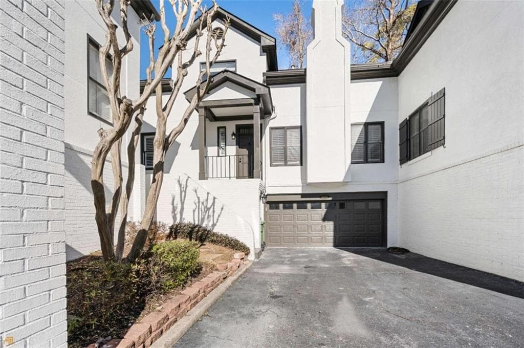 3 bedroom, 3 bathroom, 3,000 sq ft townhouse sold at 4196 Roswell Rd Ne, Atlanta, GA 30342