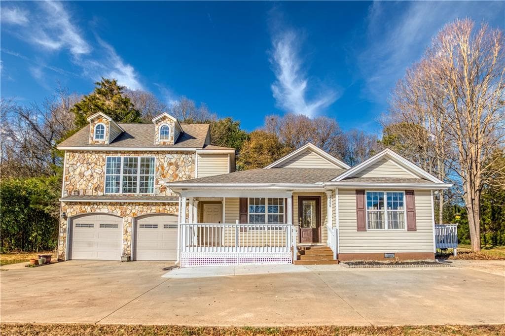 1355 Harbor Light Marina Road, Lavonia, GA 30553 — most recent listing photo