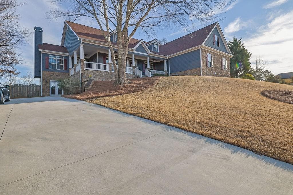 6 bedroom, 5 bathroom single family residence sold at 5742 Boulder Ridge Court, Flowery Branch, GA 30542