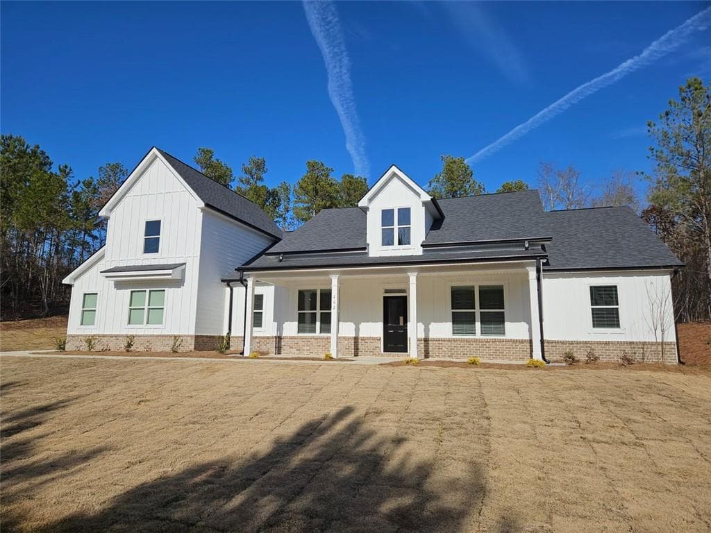 5 bedroom, 4 bathroom single family residence sold at 262 Shoreline Way, Macon, GA 31220