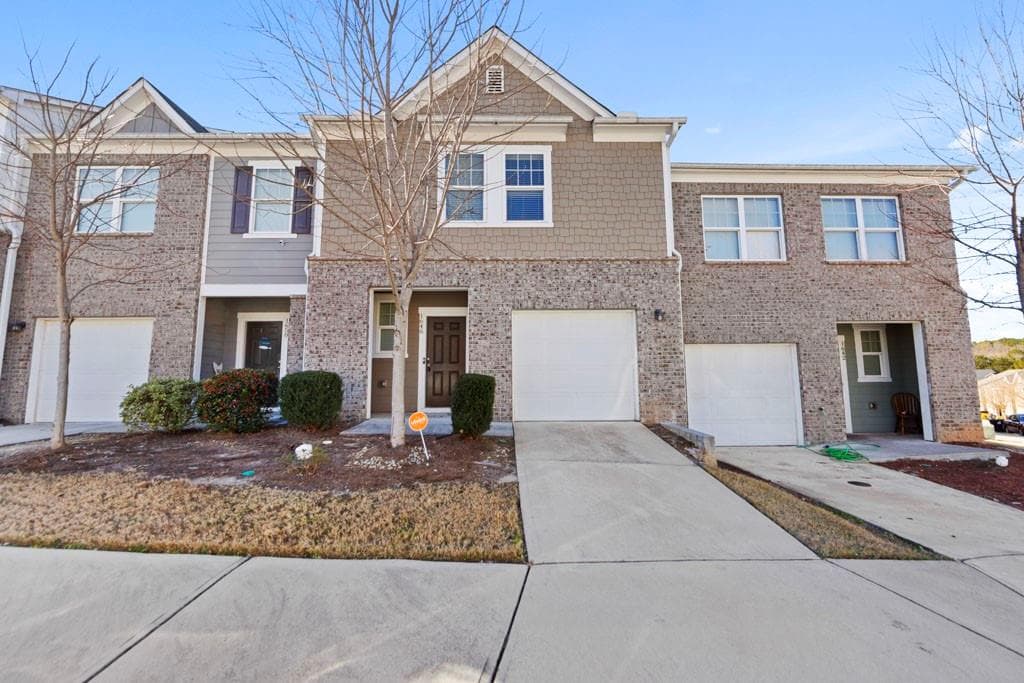 2 bedroom, 3 bathroom townhouse sold at 1646 Larkspur Trail, Conyers, GA 30012