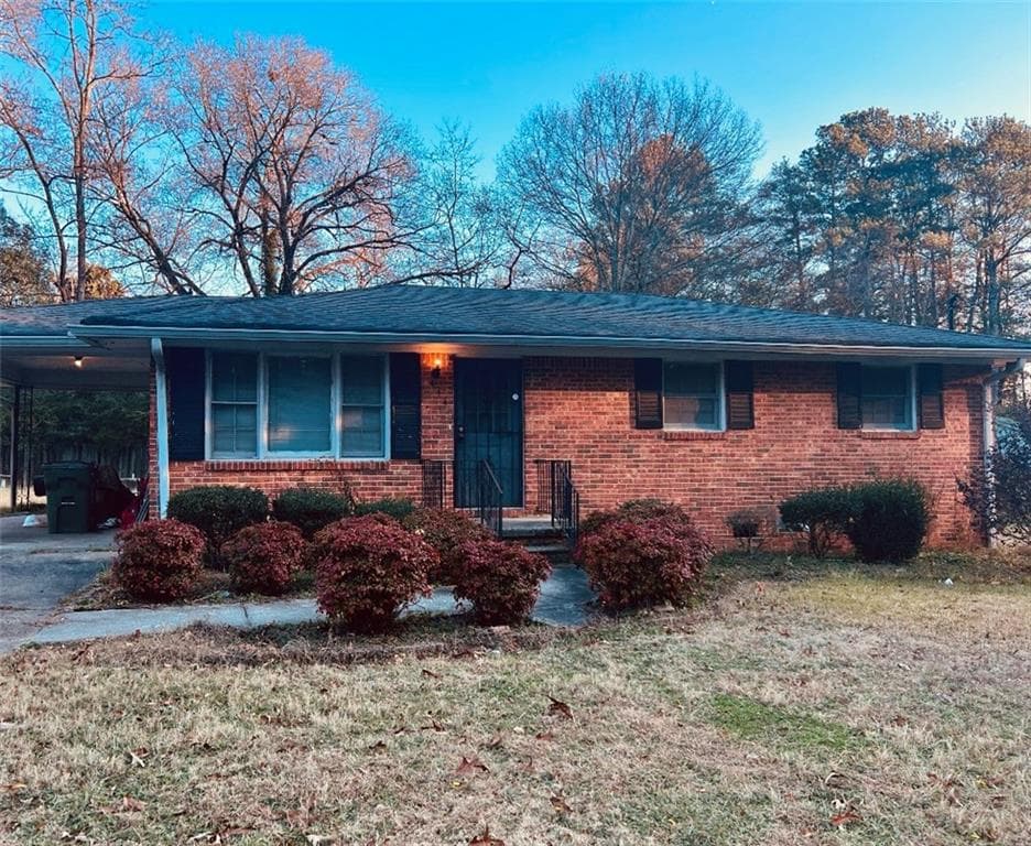 3 bedroom, 1 bathroom, 1,000 sq ft single family residence sold at 444 Oakside Drive, Atlanta, GA 30331
