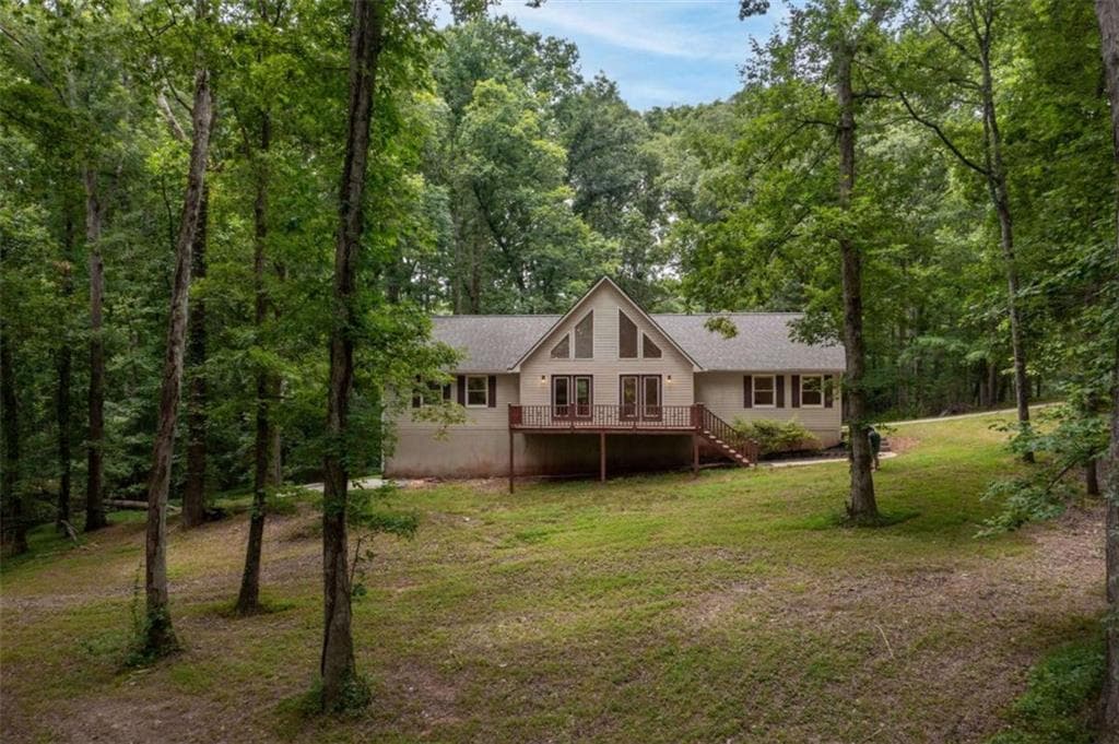 3 bedroom, 3 bathroom single family residence sold at 200 Stewart Avenue, Clarkesville, GA 30523