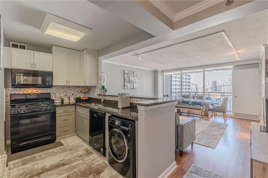 1 bedroom, 1 bathroom, 786 sq ft condominium sold at 620 Peachtree Street 1815, Atlanta, GA 30308