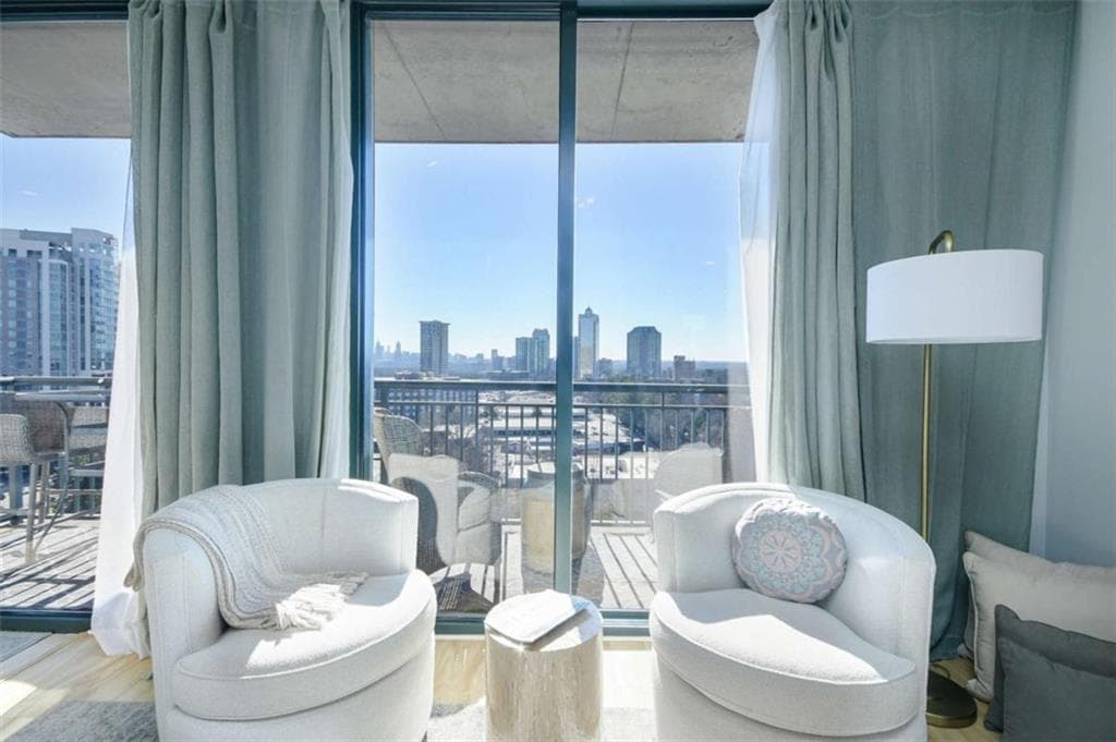 1 bedroom, 1 bathroom, 633 sq ft condominium sold at 3040 Peachtree Road 1010, Atlanta, GA 30305