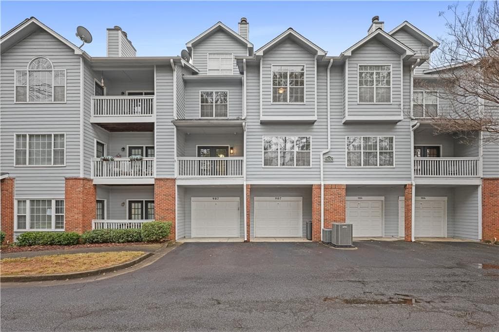 2 bedroom, 3 bathroom condominium sold at 907 Vinings Forest Lane, Smyrna, GA 30080