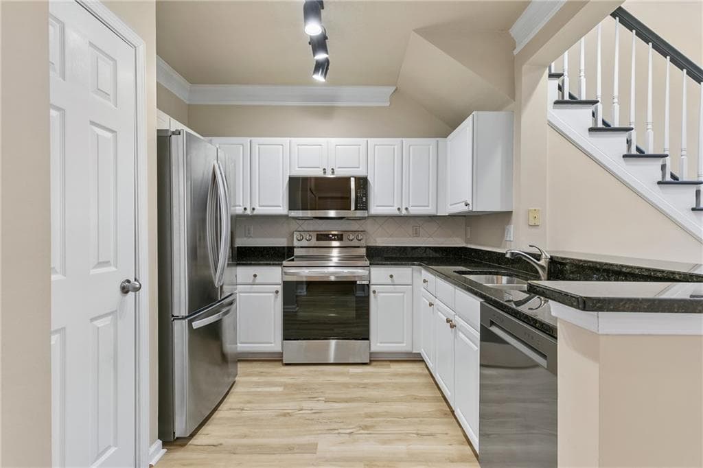 1 bedroom, 1 bathroom condominium sold at 1850 Cotillion Drive 2402, Atlanta, GA 30338