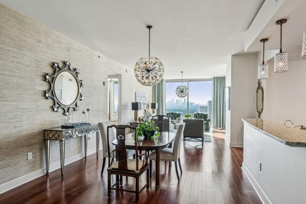 3 bedroom, 4 bathroom, 2,010 sq ft condominium sold at 2795 Peachtree Road 1206, Atlanta, GA 30305