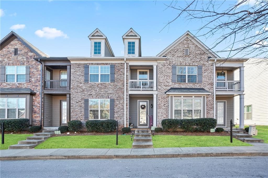 3 bedroom, 3 bathroom townhouse sold at 7711 Cabrini Place, Fairburn, GA 30213