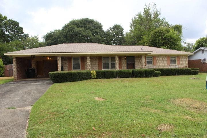 3 bedroom, 2 bathroom, 1,399 sq ft single family residence sold at 213 Emory Drive, Warner Robins, GA 31093