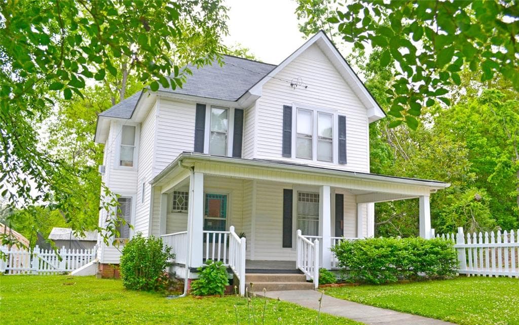 174 Robertson Avenue, Tallapoosa, GA 30176 — most recent listing photo