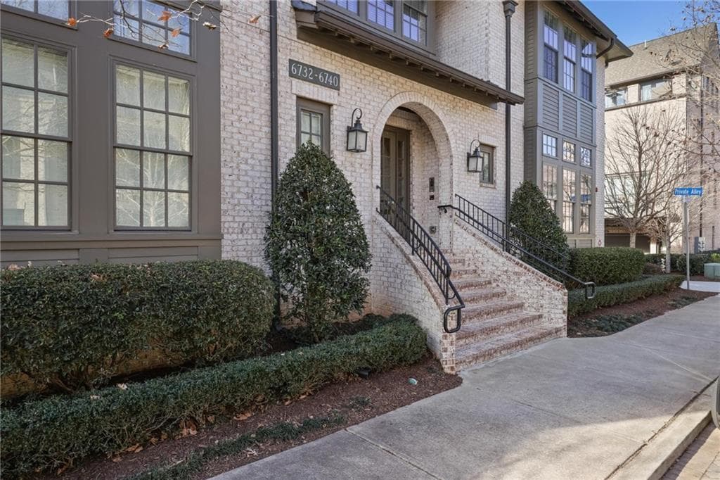 6736 Cadence Boulevard, Sandy Springs, GA 30328 — most recent listing photo