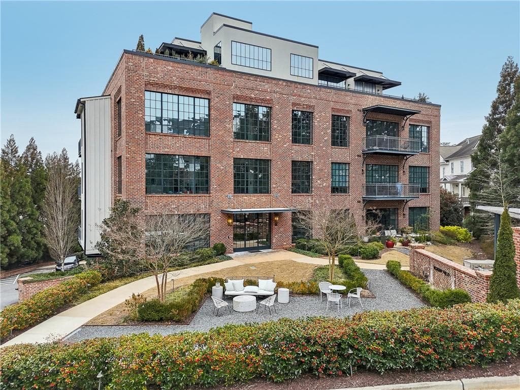 3 bedroom, 3 bathroom, 1,968 sq ft condominium sold at 230 Vickery Falls Drive, Roswell, GA 30075