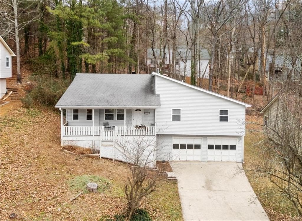 3 bedroom, 2 bathroom, 2,116 sq ft single family residence sold at 2768 Hawk Trace Court, Marietta, GA 30066