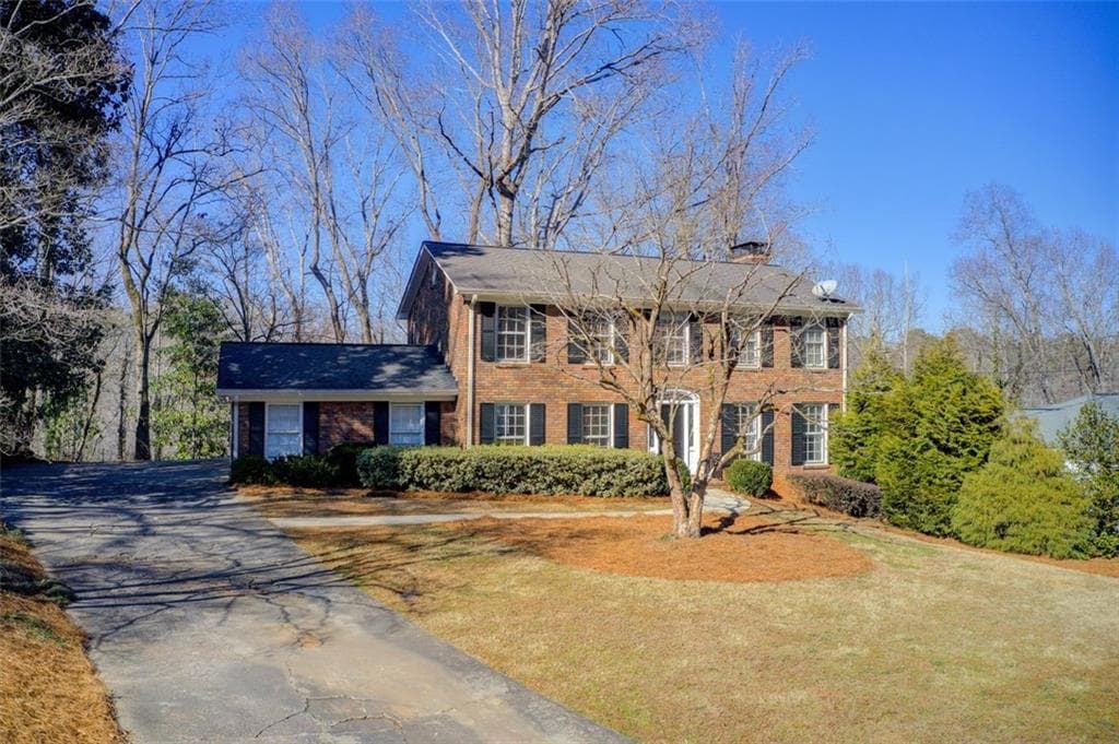 4 bedroom, 4 bathroom, 2,560 sq ft single family residence sold at 882 Edgewater Trail, Atlanta, GA 30328