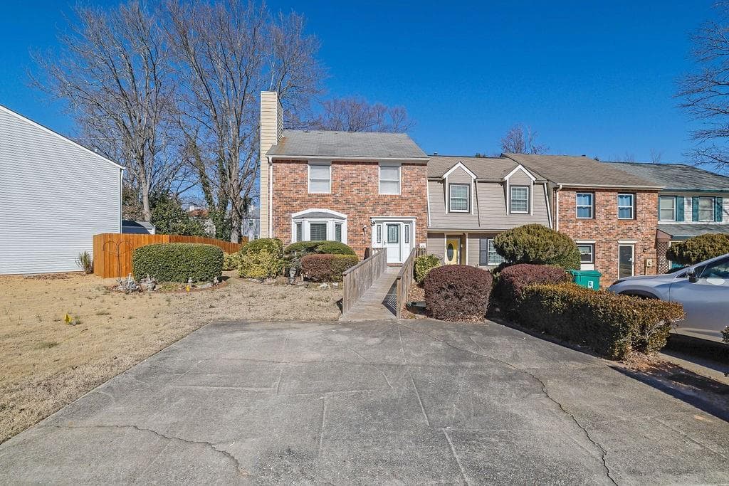 3 bedroom, 3 bathroom townhouse sold at 1017 Afton Way, Smyrna, GA 30080