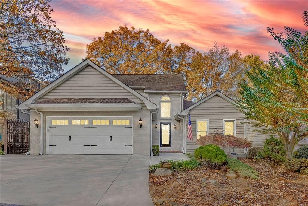 4 bedroom, 4 bathroom, 4,804 sq ft single family residence sold at 10120 Kinross Road, Roswell, GA 30076