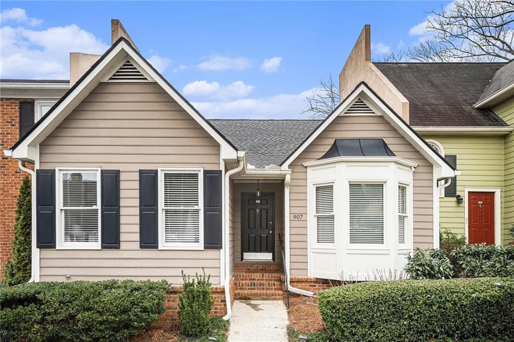 3 bedroom, 3 bathroom, 2,200 sq ft townhouse sold at 907 Lenox Hill Court, Atlanta, GA 30324