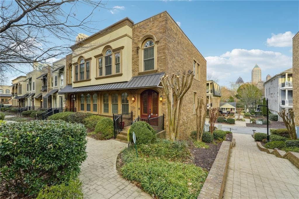 2 bedroom, 4 bathroom, 2,200 sq ft townhouse sold at 396 15th Street 95, Atlanta, GA 30318