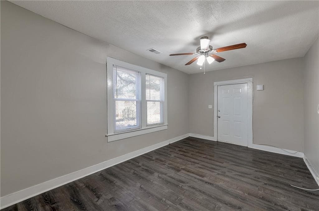 2 bedroom, 1 bathroom, 900 sq ft single family residence for sale at 1333 Womack Avenue, Atlanta, GA 30344 — photo 4