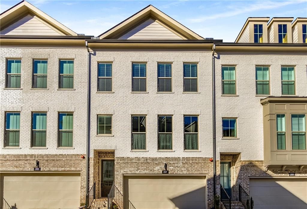 3 bedroom, 3 bathroom townhouse sold at 207 Mitchell Lane, Woodstock, GA 30188
