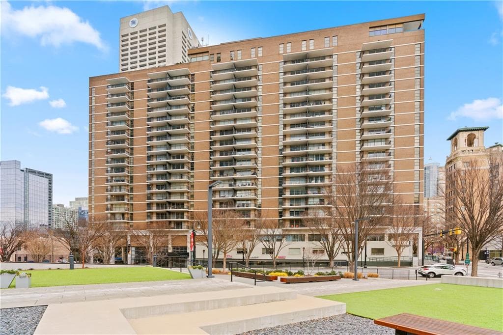 2 bedroom, 1 bathroom, 992 sq ft condominium sold at 620 Peachtree Street 1406, Atlanta, GA 30308