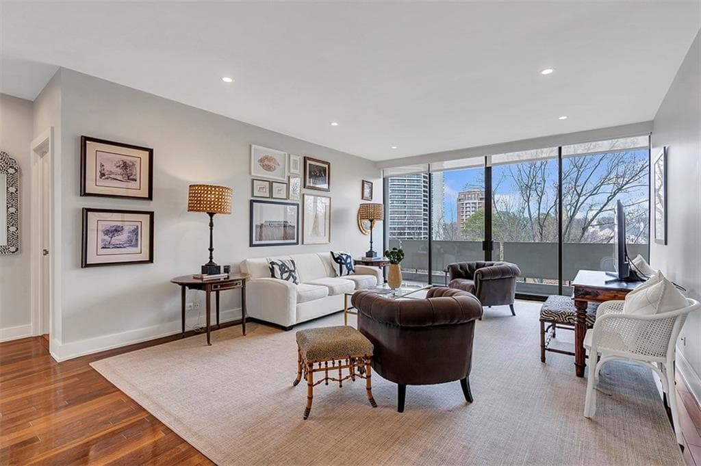 1 bedroom, 2 bathroom, 1,244 sq ft condominium sold at 2575 Peachtree Road 11D, Atlanta, GA 30305