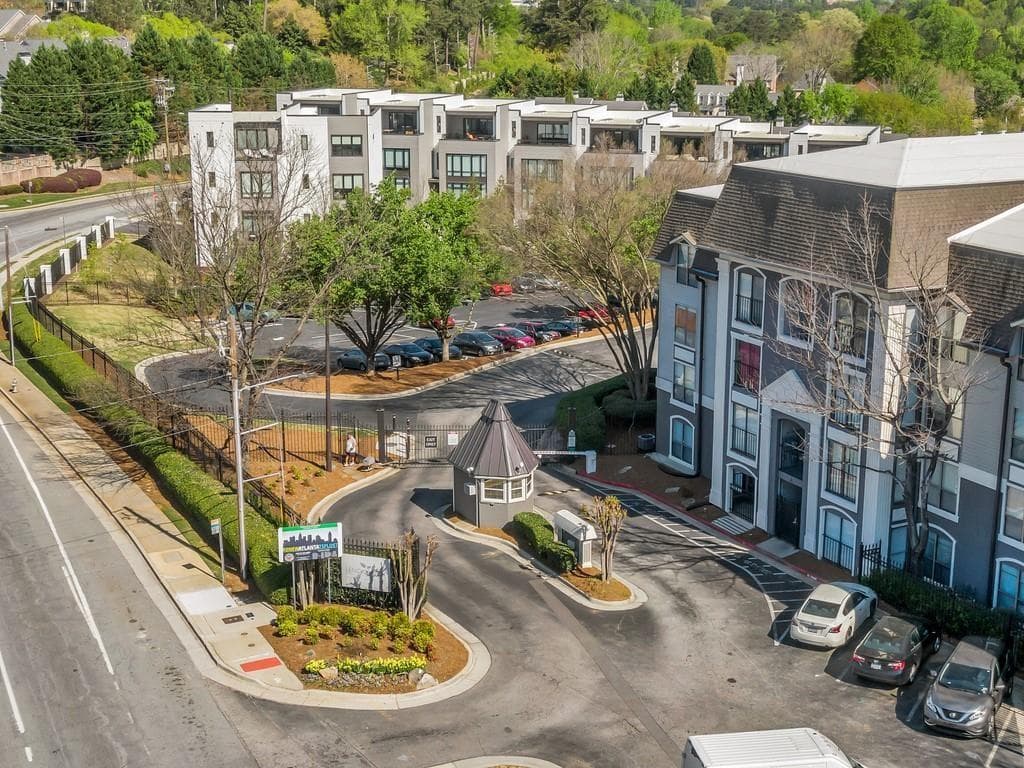 1 bedroom, 1 bathroom, 650 sq ft condominium sold at 2657 Lenox Road 79, Atlanta, GA 30324