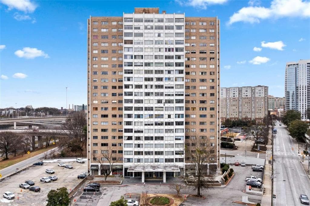 1 bedroom, 1 bathroom condominium sold at 215 Piedmont Avenue 1101, Atlanta, GA 30308