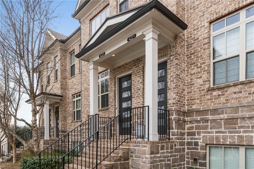 2 bedroom, 4 bathroom townhouse sold at 4223 Deming Circle, Atlanta, GA 30342