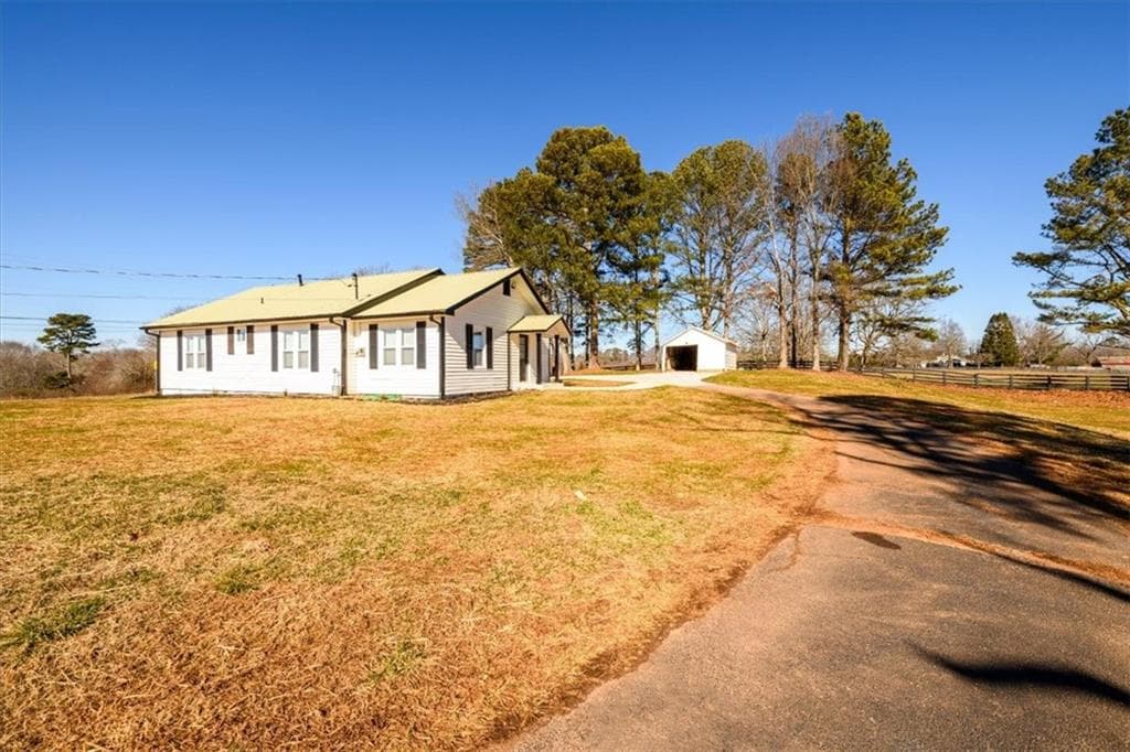 3 bedroom, 2 bathroom single family residence sold at 5466 Clarks Bridge Road, Gainesville, GA 30506
