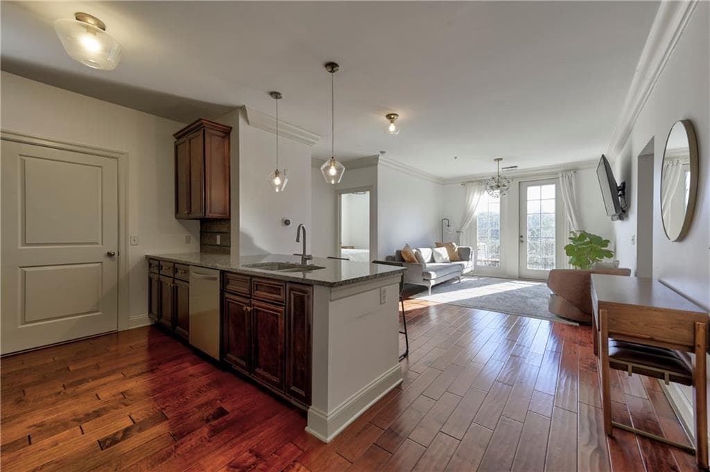 3 bedroom, 3 bathroom, 1,328 sq ft condominium sold at 901 Abernathy Road 5050, Atlanta, GA 30328