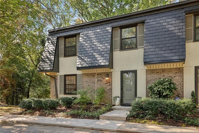 3 bedroom, 3 bathroom, 1,448 sq ft condominium sold at 224 Triumph Drive, Atlanta, GA 30327