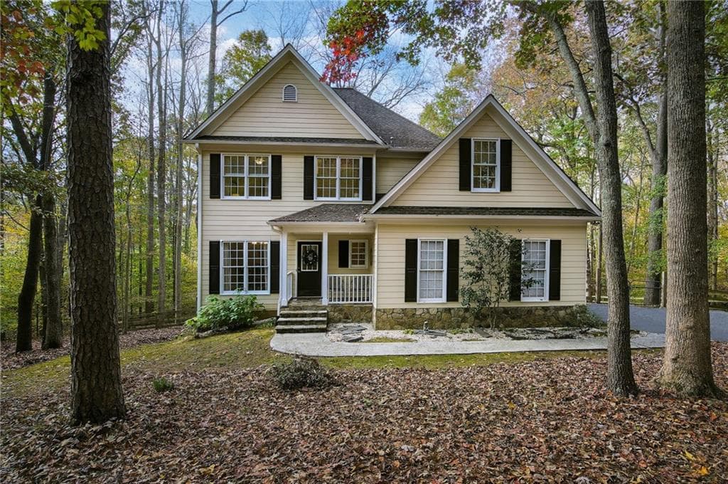 3 bedroom, 3 bathroom, 2,721 sq ft single family residence sold at 124 Brook Hollow Lake Trail, Cumming, GA 30028