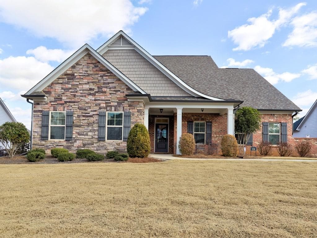 4 bedroom, 4 bathroom single family residence sold at 124 Sweetbriar Farm Road, Woodstock, GA 30188