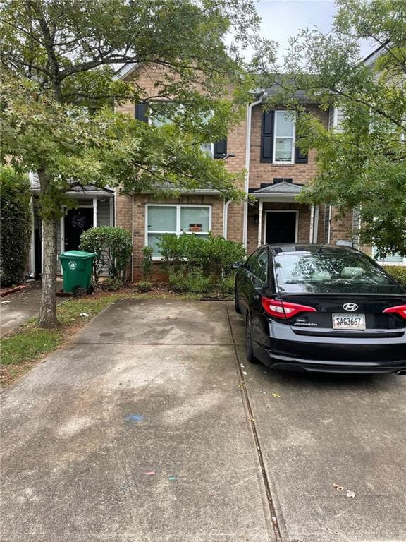3 bedroom, 3 bathroom townhouse sold at 2621 Parrish Court, Lithonia, GA 30038