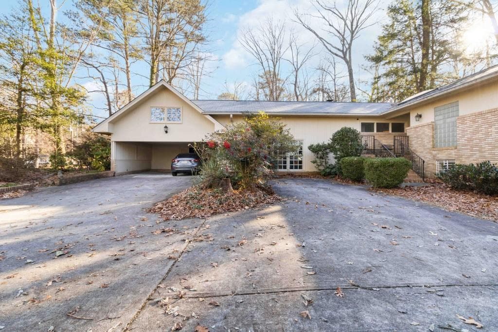 911 Vistavia Circle, Decatur, GA 30033 — most recent listing photo