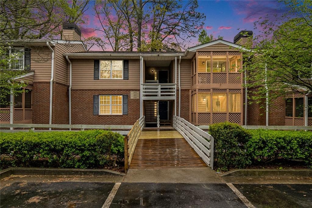 3 bedroom, 2 bathroom condominium sold at 261 Quail Run, Roswell, GA 30076