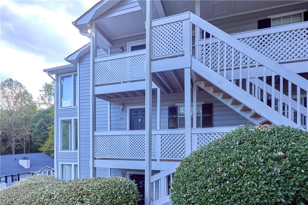 2 bedroom, 1 bathroom, 1,126 sq ft condominium sold at 1302 Natchez Trace, Atlanta, GA 30350