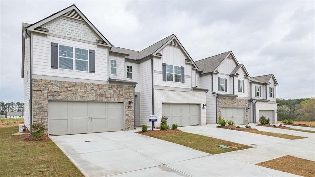 3 bedroom, 3 bathroom townhouse sold at 2460 Bayberry Street, Acworth, GA 30101