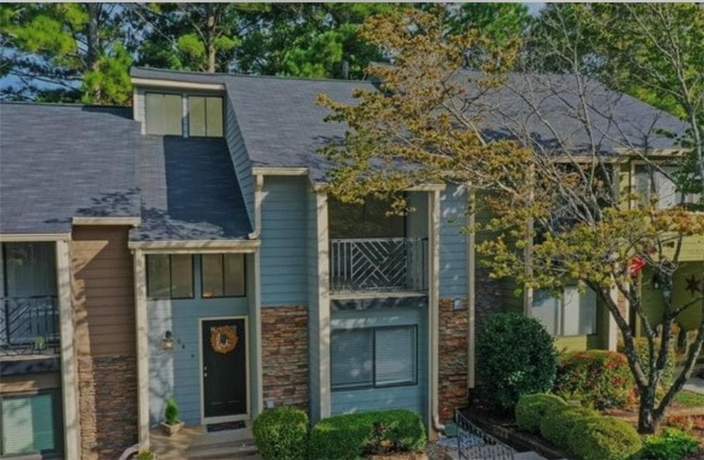 3 bedroom, 4 bathroom townhouse sold at 64 Goldrush Circle, Atlanta, GA 30328