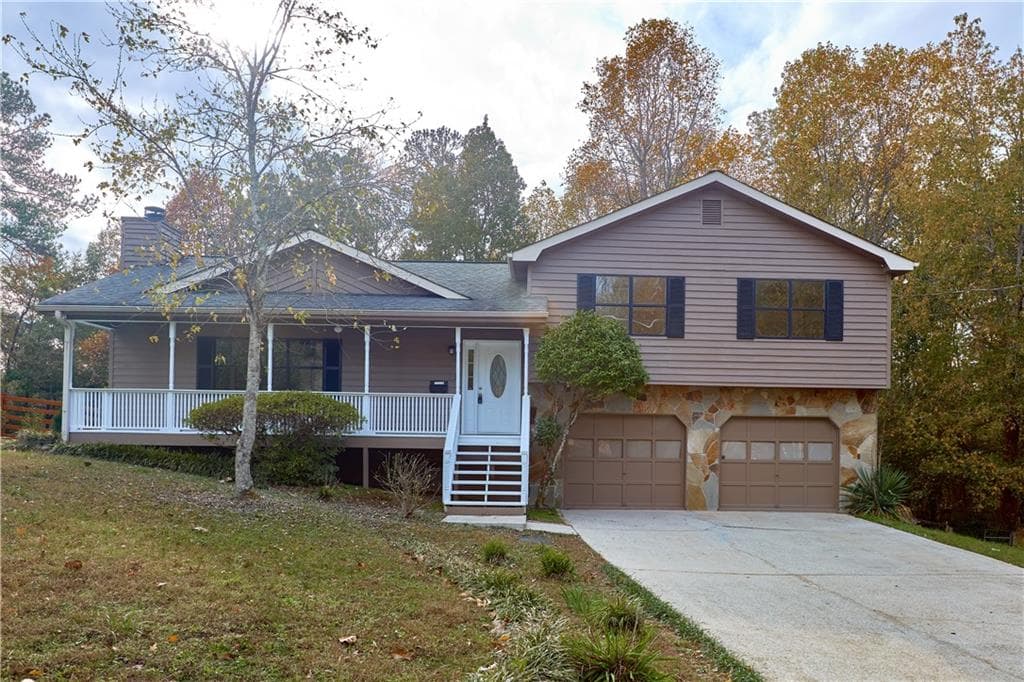 4 bedroom, 2 bathroom, 2,448 sq ft single family residence sold at 1129 Gate Post Lane, Lawrenceville, GA 30044