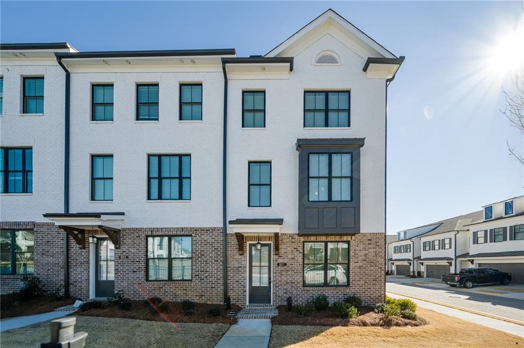 3 bedroom, 4 bathroom townhouse sold at 601 Millcroft Boulevard, Buford, GA 30518