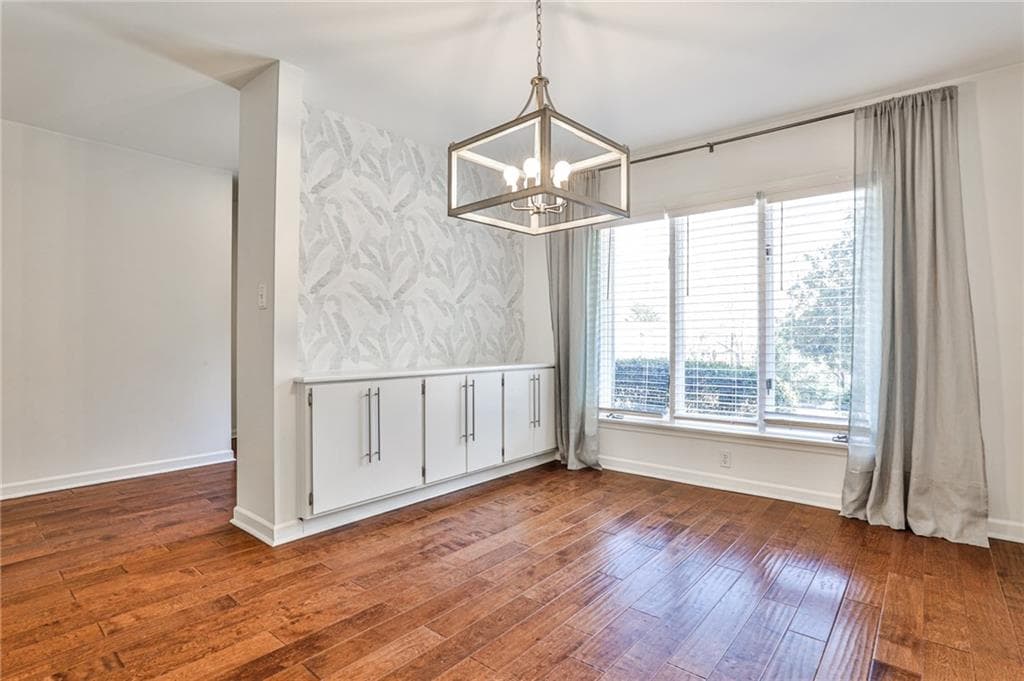 2 bedroom, 3 bathroom, 1,588 sq ft condominium sold at 21 Ivy Ridge, Atlanta, GA 30342
