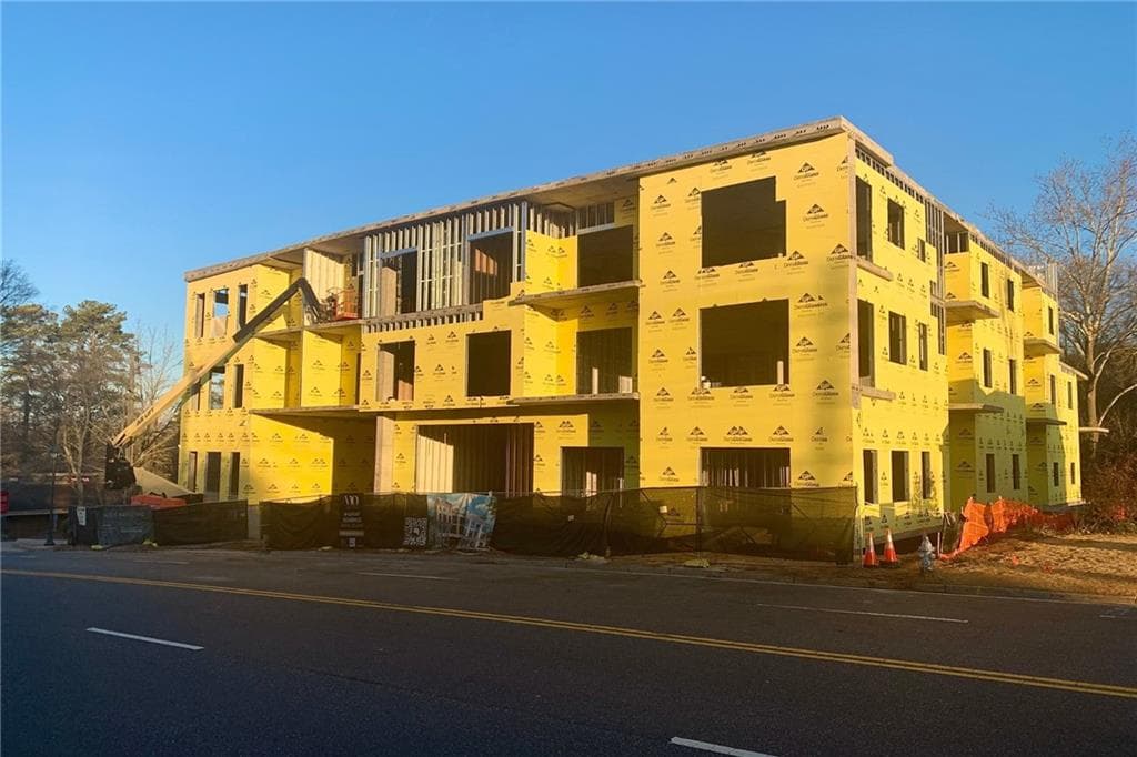 2 bedroom, 3 bathroom, 1,812 sq ft condominium under contract at 318 Sandy Springs Circle 240, Atlanta, GA 30328 — photo 6