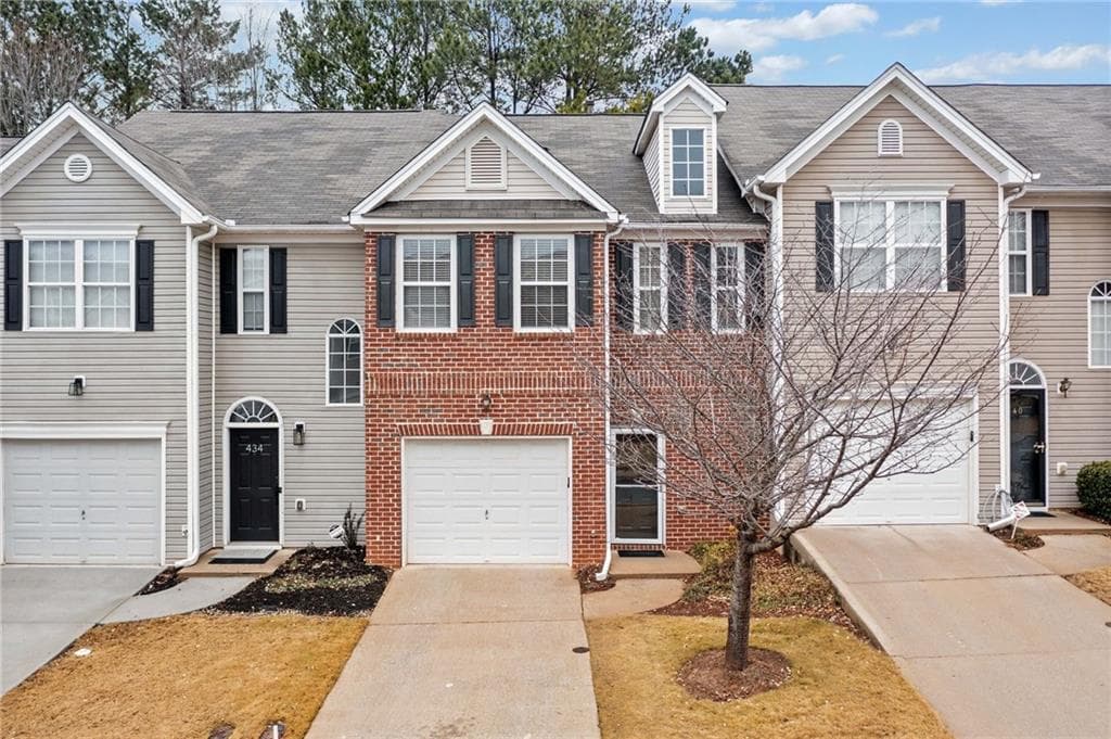 2 bedroom, 3 bathroom townhouse sold at 438 Lantern Wood Drive, Scottdale, GA 30079